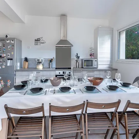 Дом отдыха Jacuzzi Maison Pour 11 Au Calme A 500m