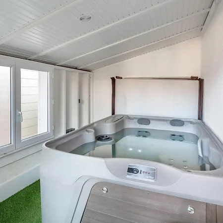 Дом отдыха Jacuzzi Maison Pour 11 Au Calme A 500m *