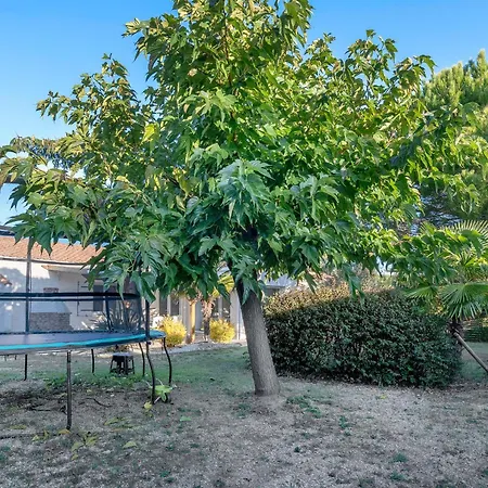 Дом отдыха Jacuzzi Maison Pour 11 Au Calme A 500m Ла-Плен-сюр-Мер